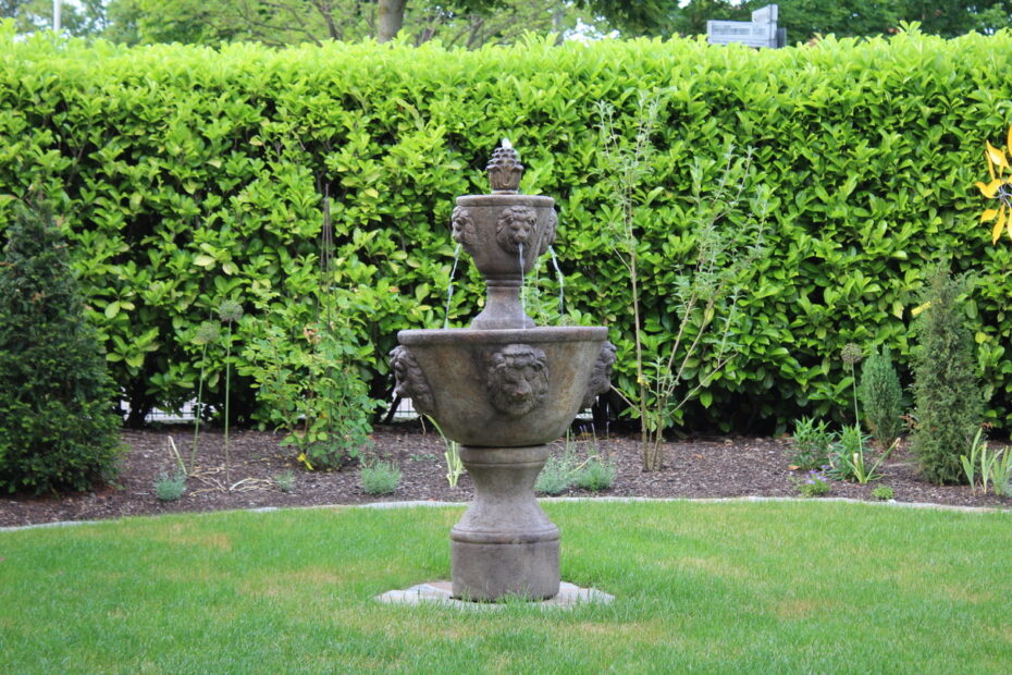 Löwenbrunnen Caracassone 2-stufig