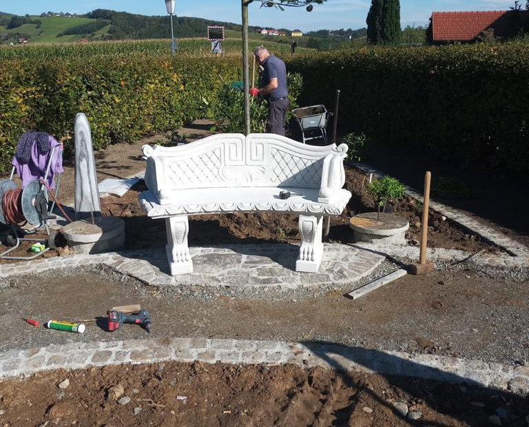 Gartenbank aus Steinguß