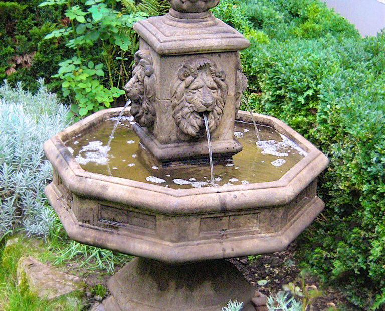 Gartenbrunnen mit 4 Löwenmasken BR5875